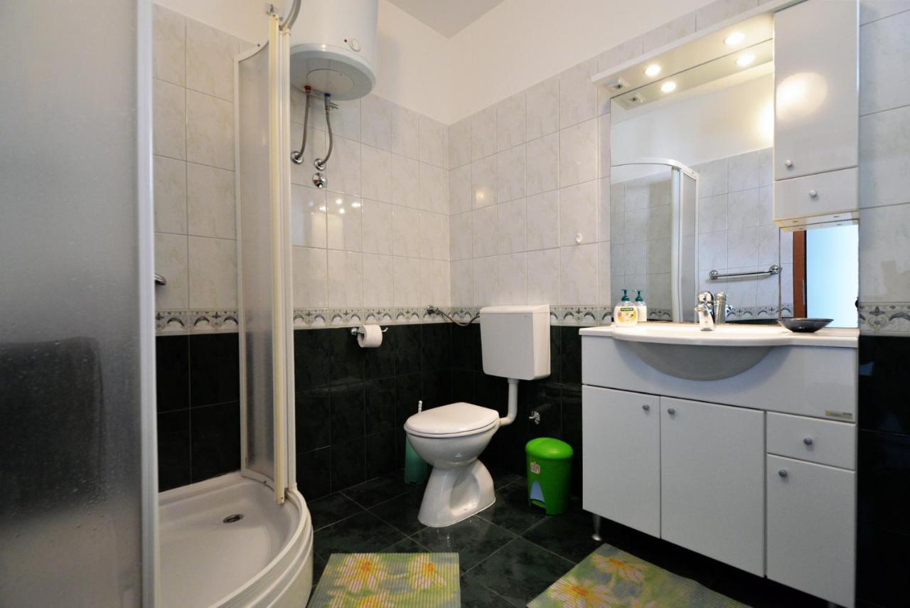 House Klarin Apartment Jezera Bagian luar foto