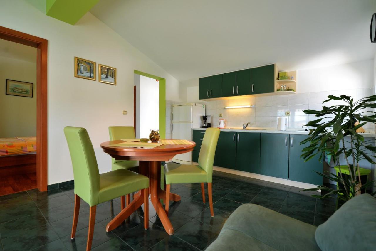 House Klarin Apartment Jezera Bagian luar foto