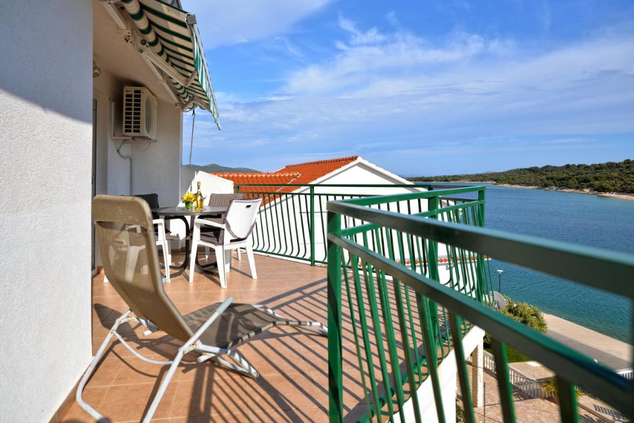 House Klarin Apartment Jezera Bagian luar foto