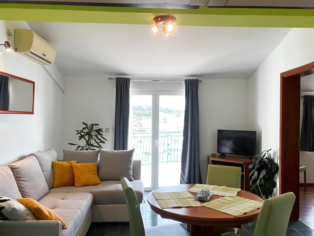 House Klarin Apartment Jezera Bagian luar foto