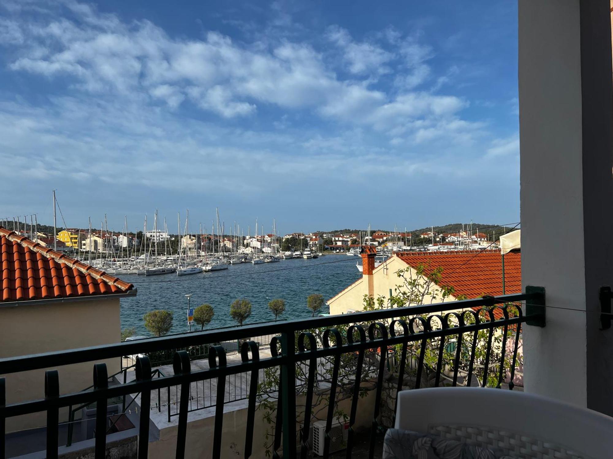 House Klarin Apartment Jezera Bagian luar foto